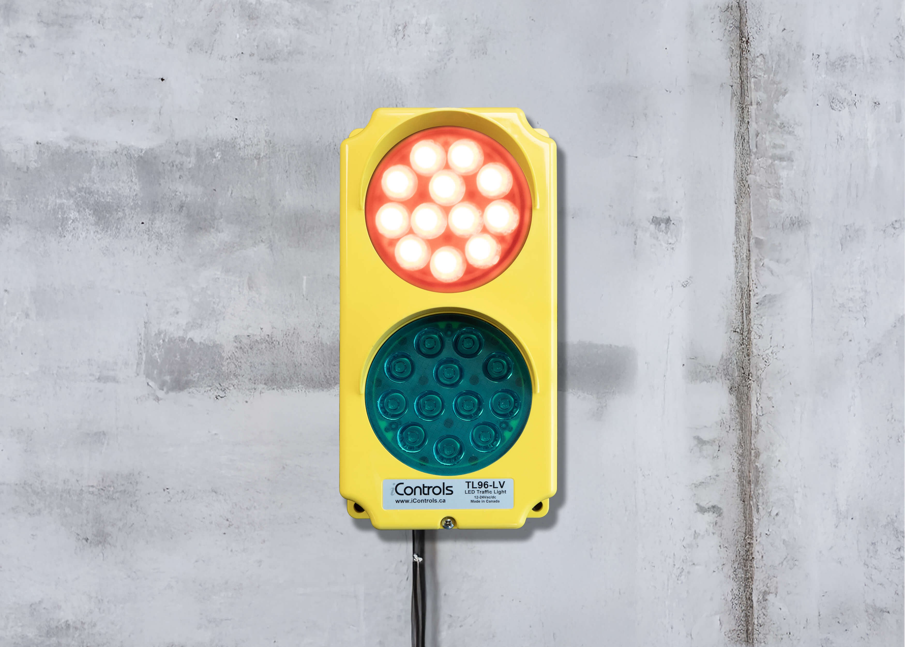 images/gallery-led-stop-and-go-traffic-lights/04_tl96_lv_on_wall_lit_up.jpg