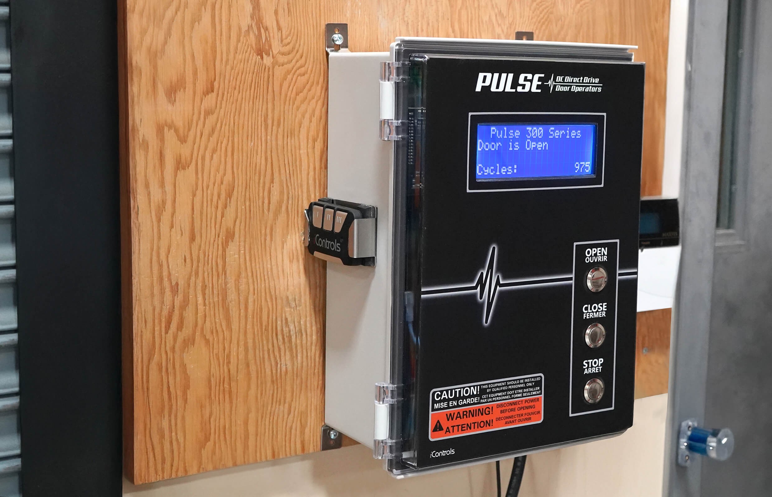 images/gallery-pulse-300-series/03-pulse-300-series-control-panel-icontrols-remote.jpg
