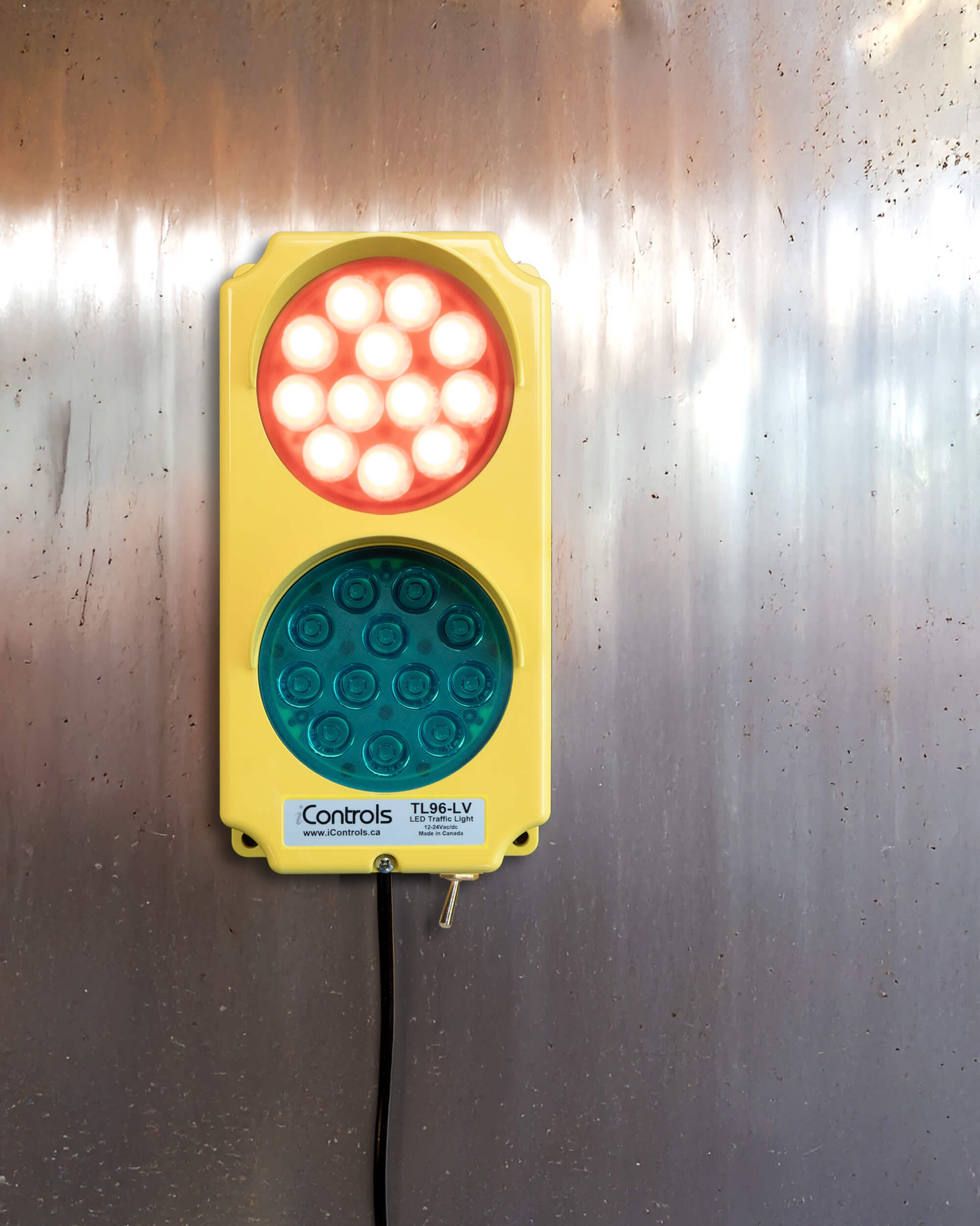 images/gallery-traffic-lights-communication-packages/01_tl96_comms_package_red_light_metal_wall.jpg